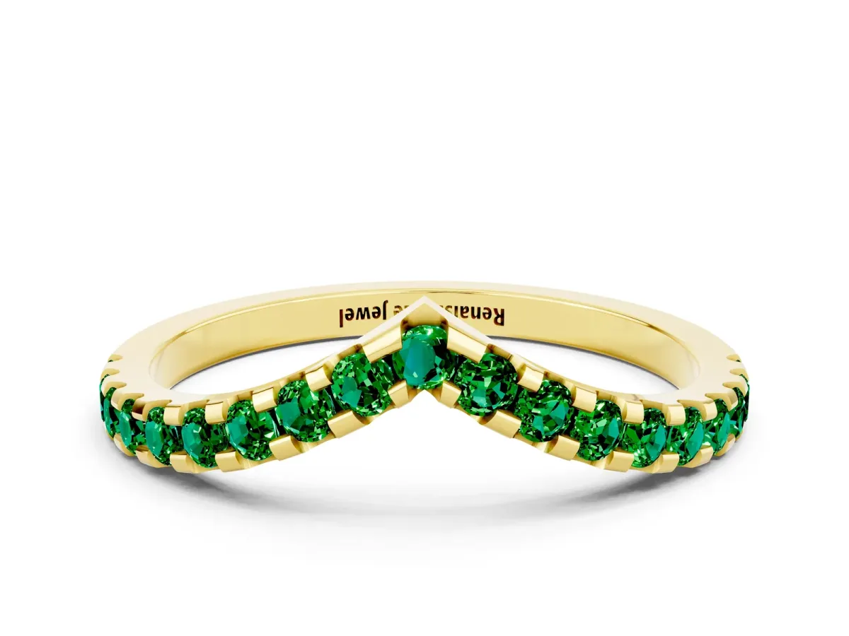 Pavé Round Emerald Chevron Band with Shared Prong Setting Yellow gold