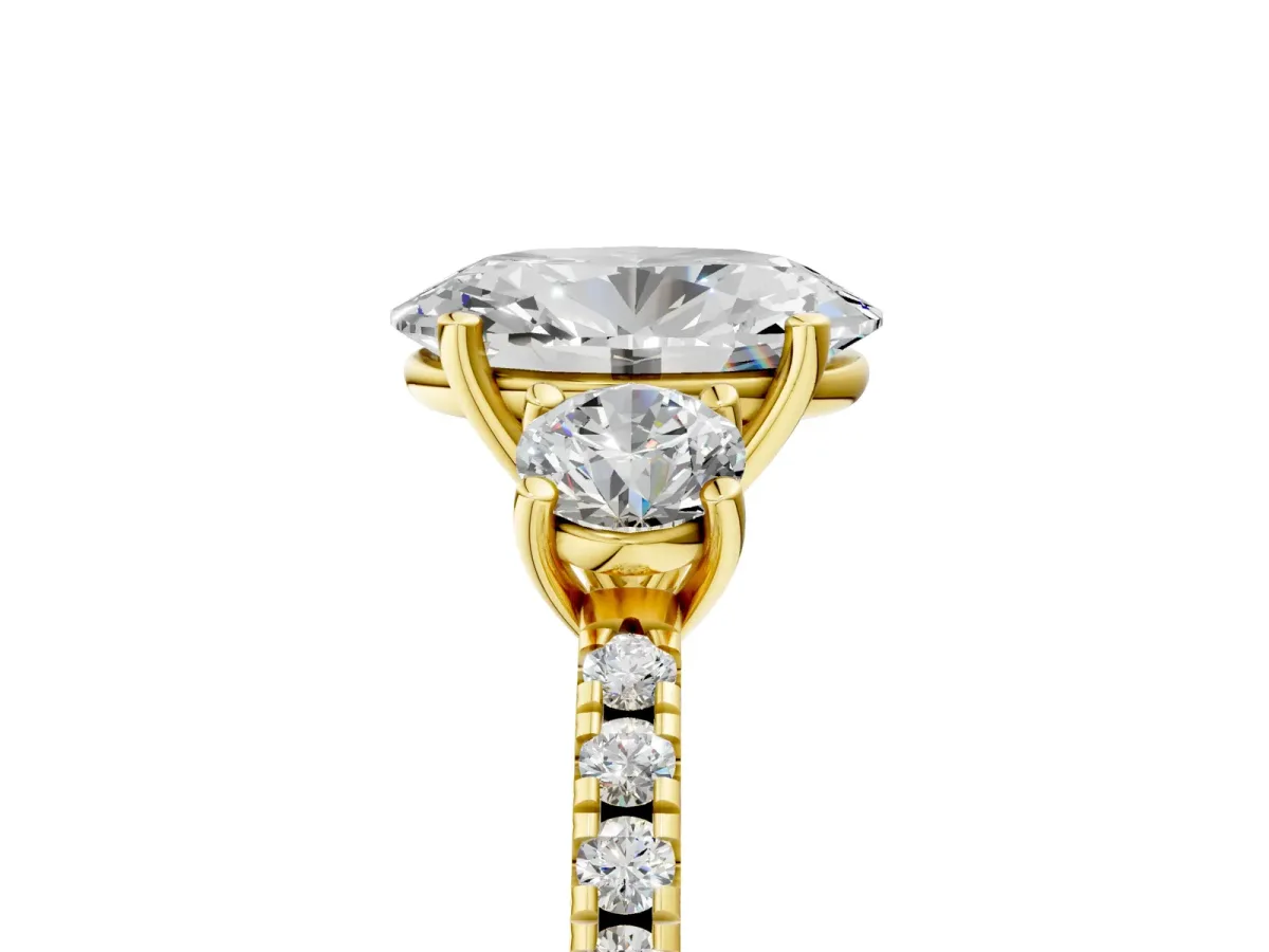 Three-Stone Oval Cut Cut Diamond Pavé Band with Prong Setting Yellow gold