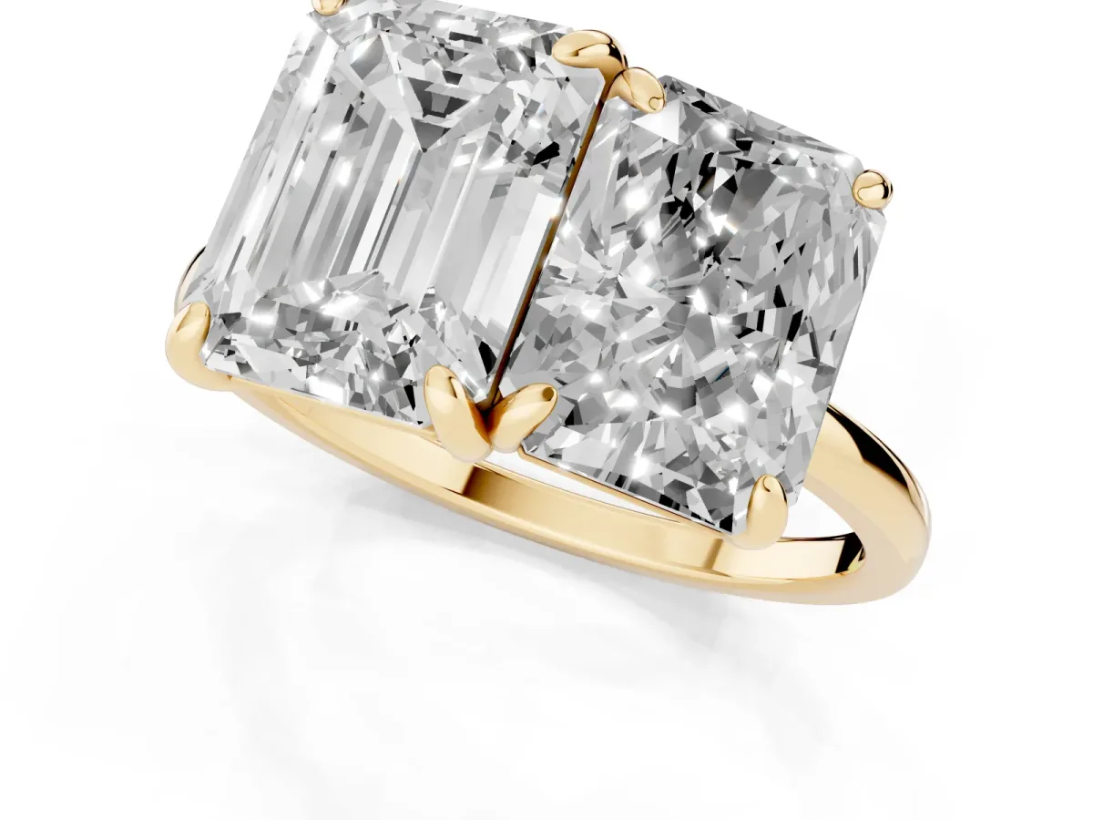 Emerald and Radiant Toi Moi Ring with Prong Setting and Plain Band Yellow gold