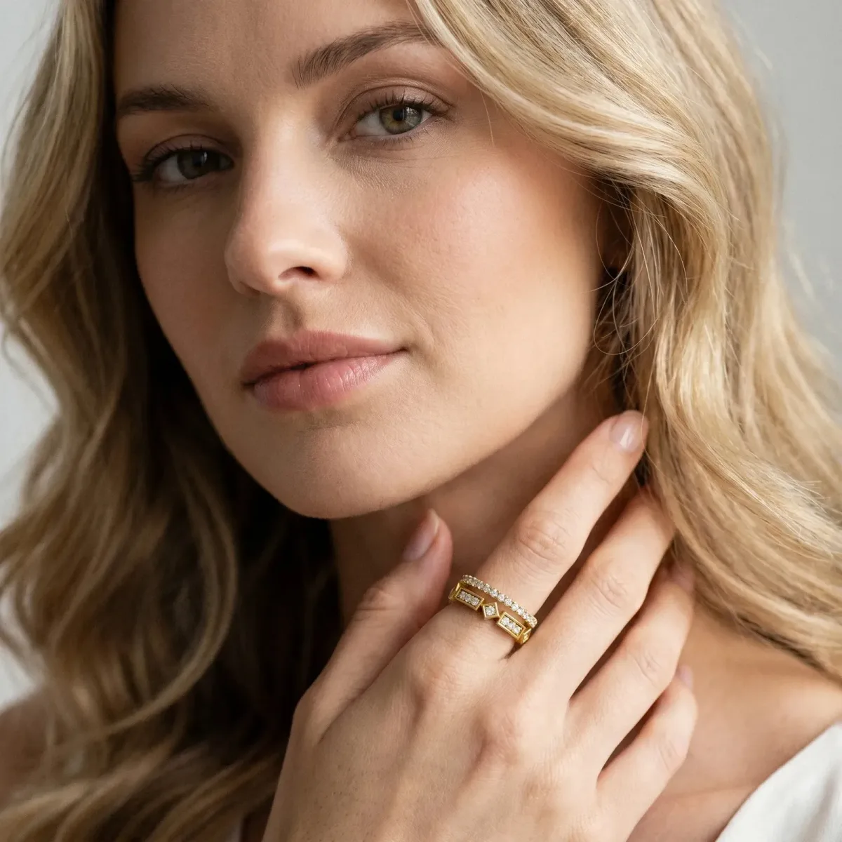 Pavé Round Diamond Channel Set Dual Band with Prong Setting Yellow gold