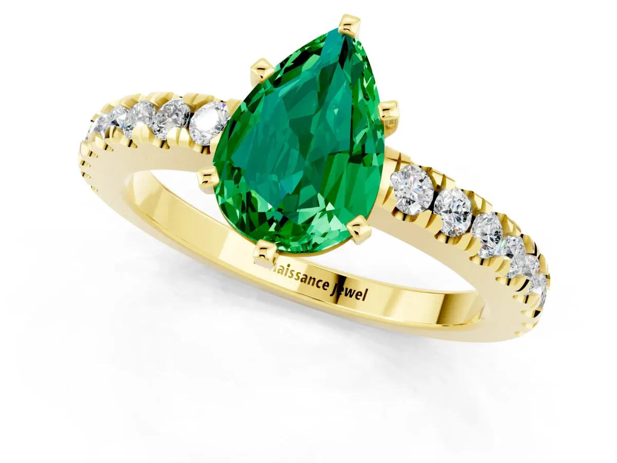 Pear Cut Solitaire Emerald with Pavé Band and Four-Prong Setting Yellow gold