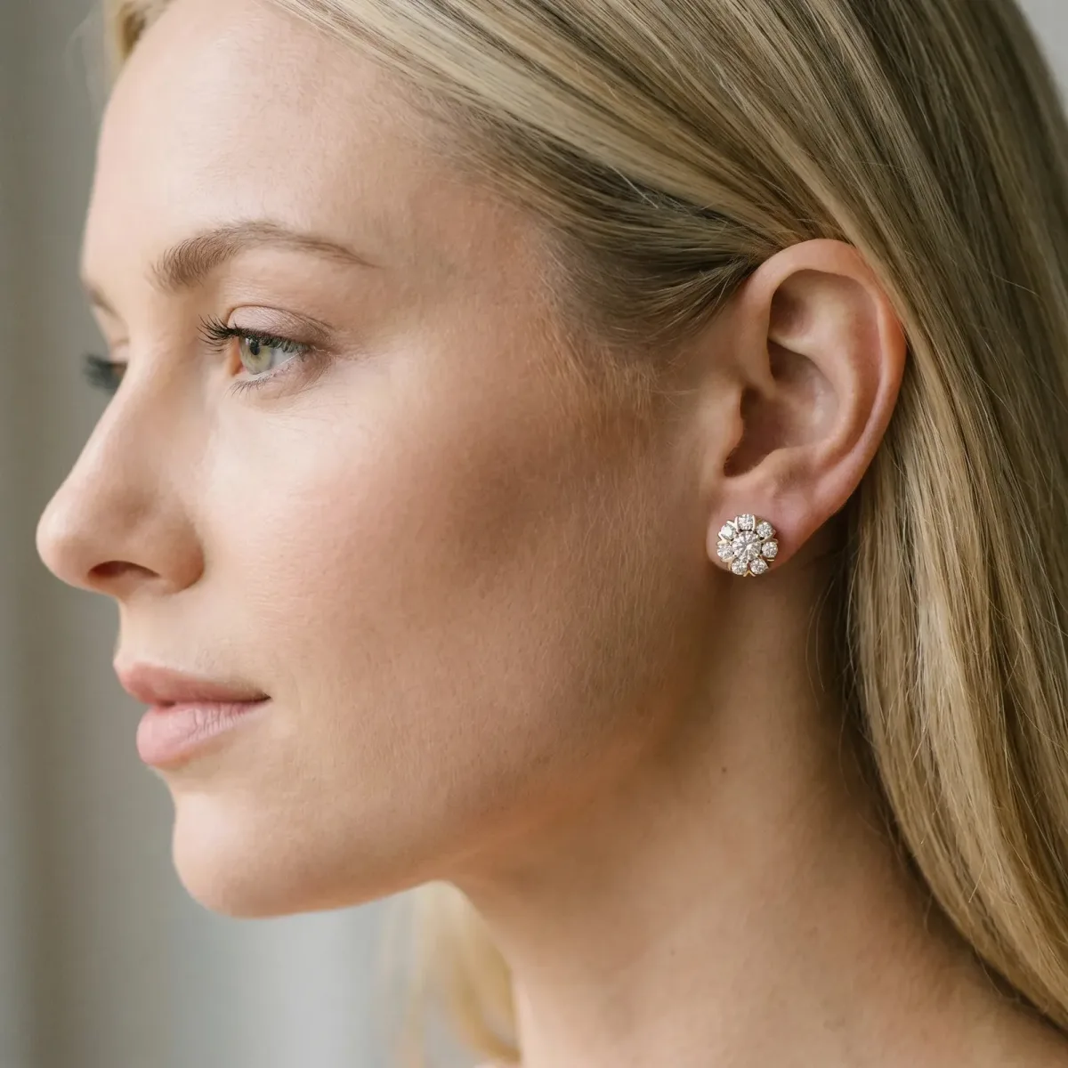 Round Cluster Diamond Stud Earrings with Prong Setting Yellow gold