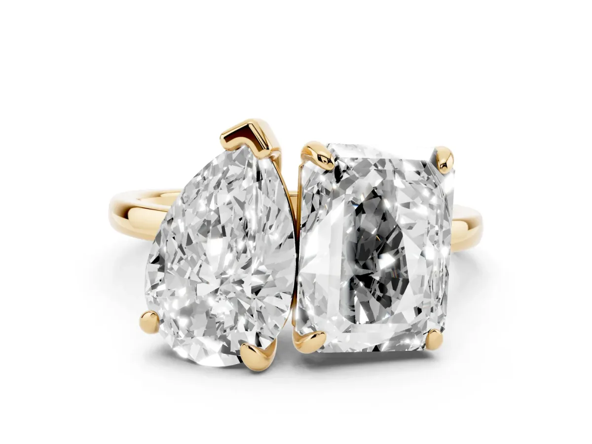 Pear and Radiant Toi Moi Ring with Prong Setting and Plain Band Yellow gold
