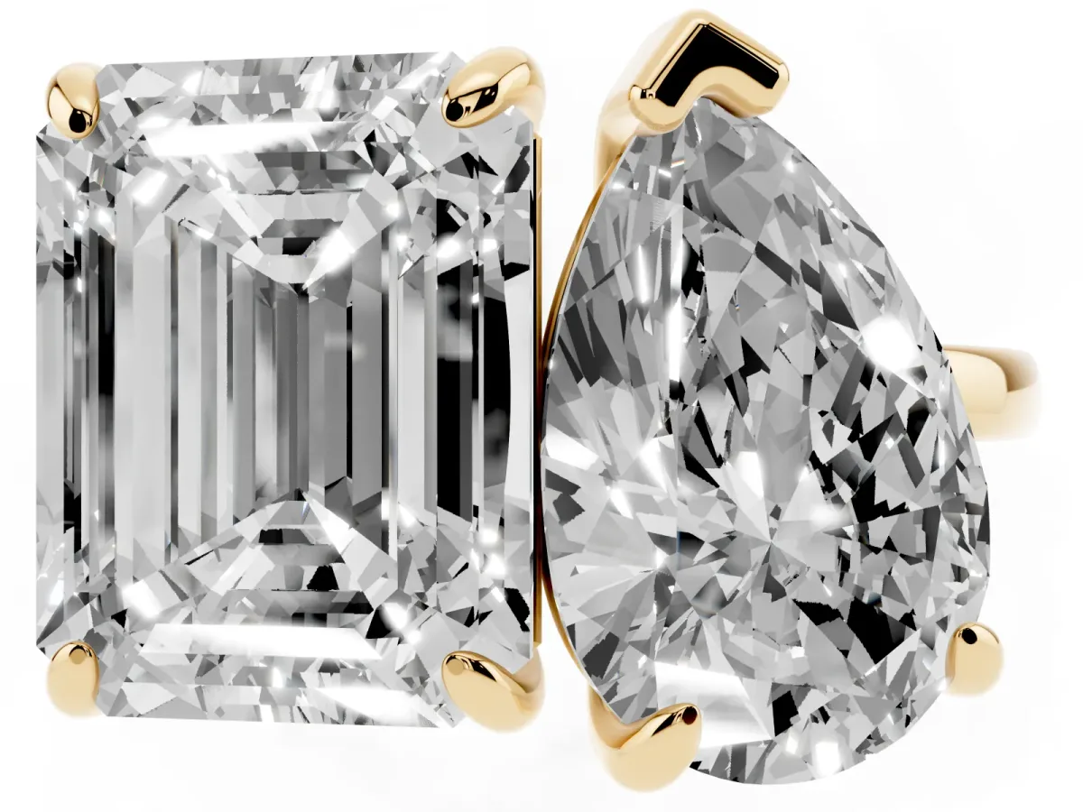 Pear and Emerald Toi Moi Ring with Prong Setting and Plain Band Yellow gold
