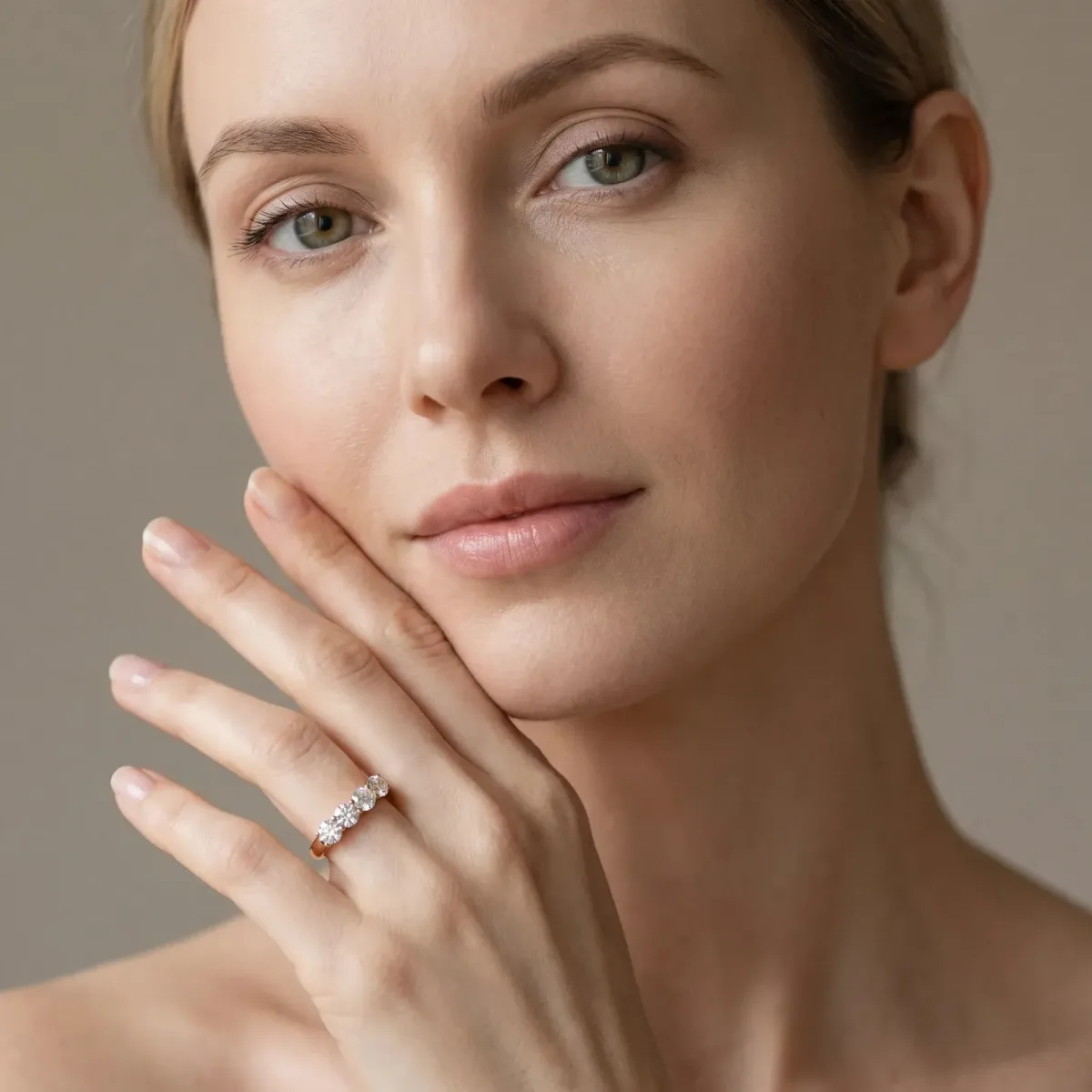 Four-Stone Round Diamond Prong-Set Band Rose gold