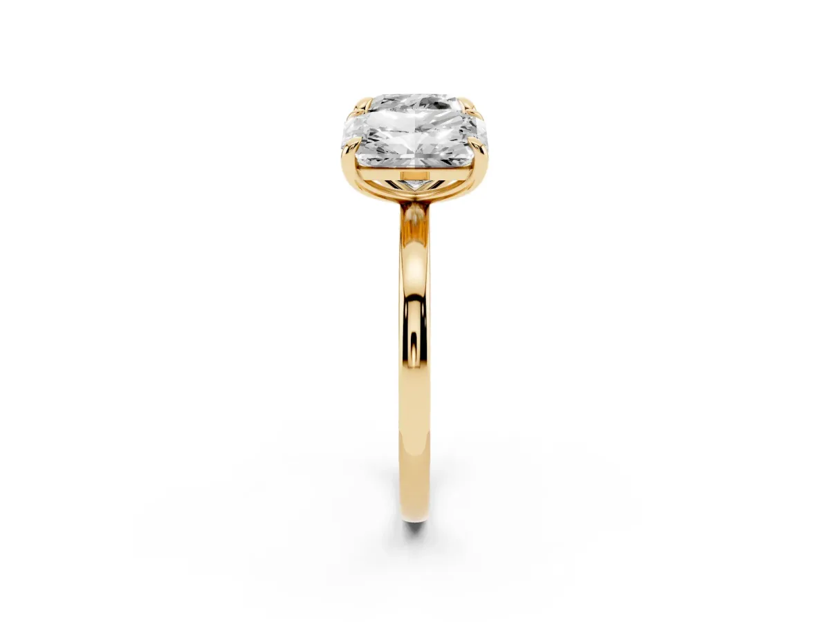 Cushion and Radiant Toi Moi Ring with Prong Setting and Plain Band Yellow gold