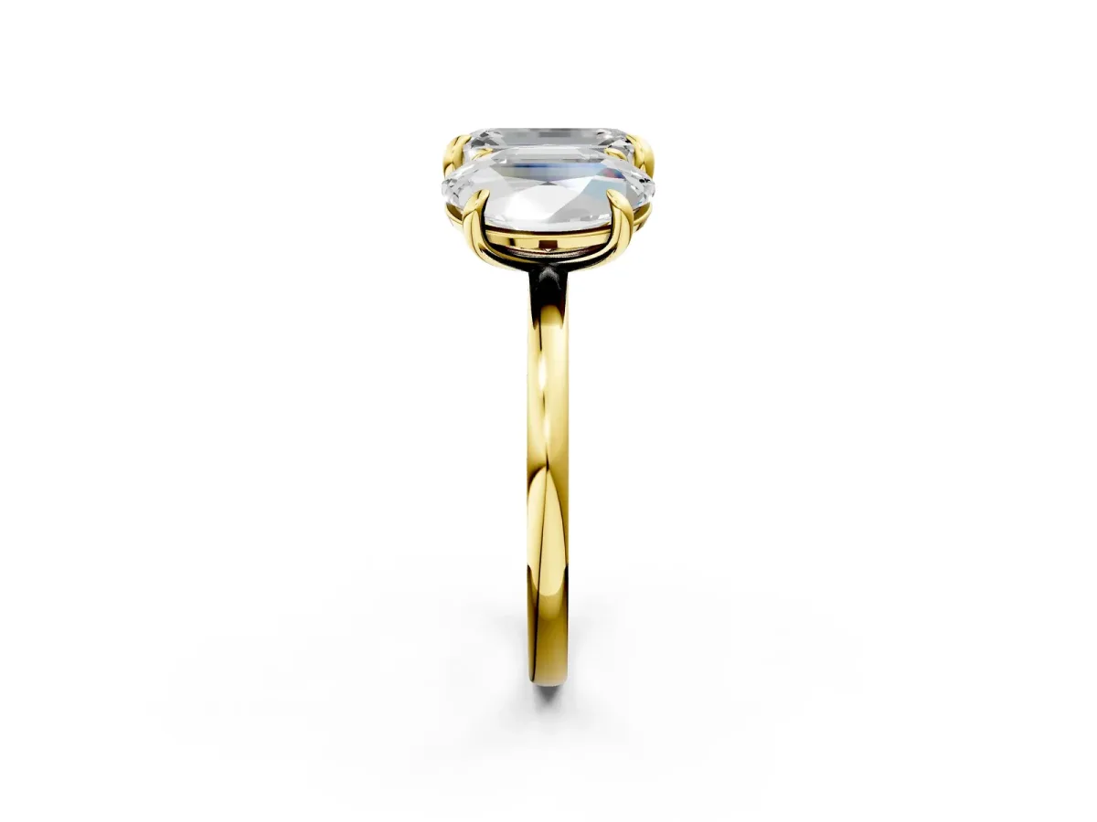 Oval and Emerald Toi Moi Ring with Prong Setting and Plain Band Yellow gold