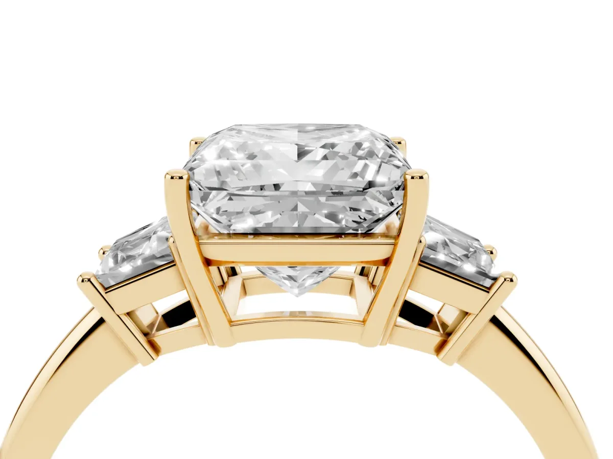 Princess Cut Diamond Three-Stone Ring with Trapezoid Side Stones and Prong Setting Yellow gold