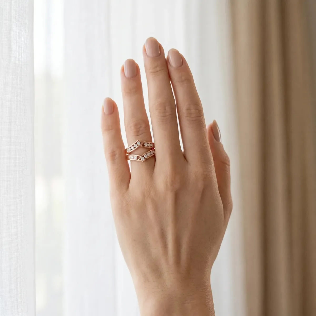 Round Diamond Channel-Set Chevron Band Rose gold