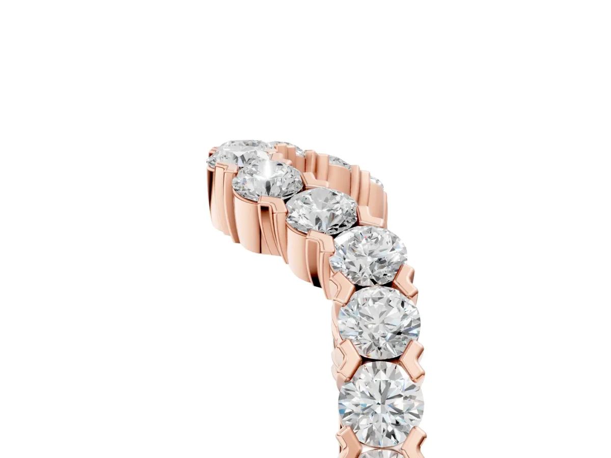 V-Shaped Diamond Round Cut Pavé Band with Prong Setting Rose gold