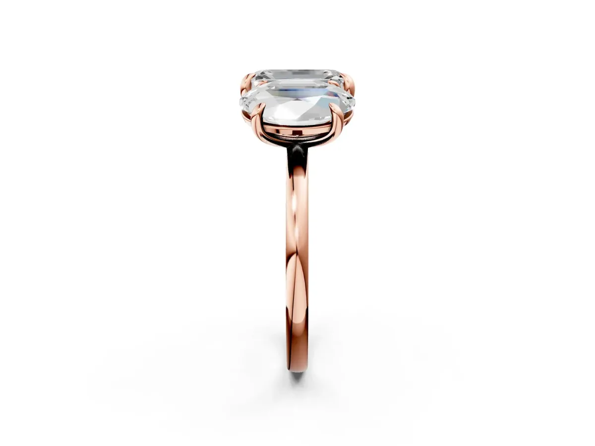 Oval and Emerald Toi Moi Ring with Prong Setting and Plain Band Rose gold