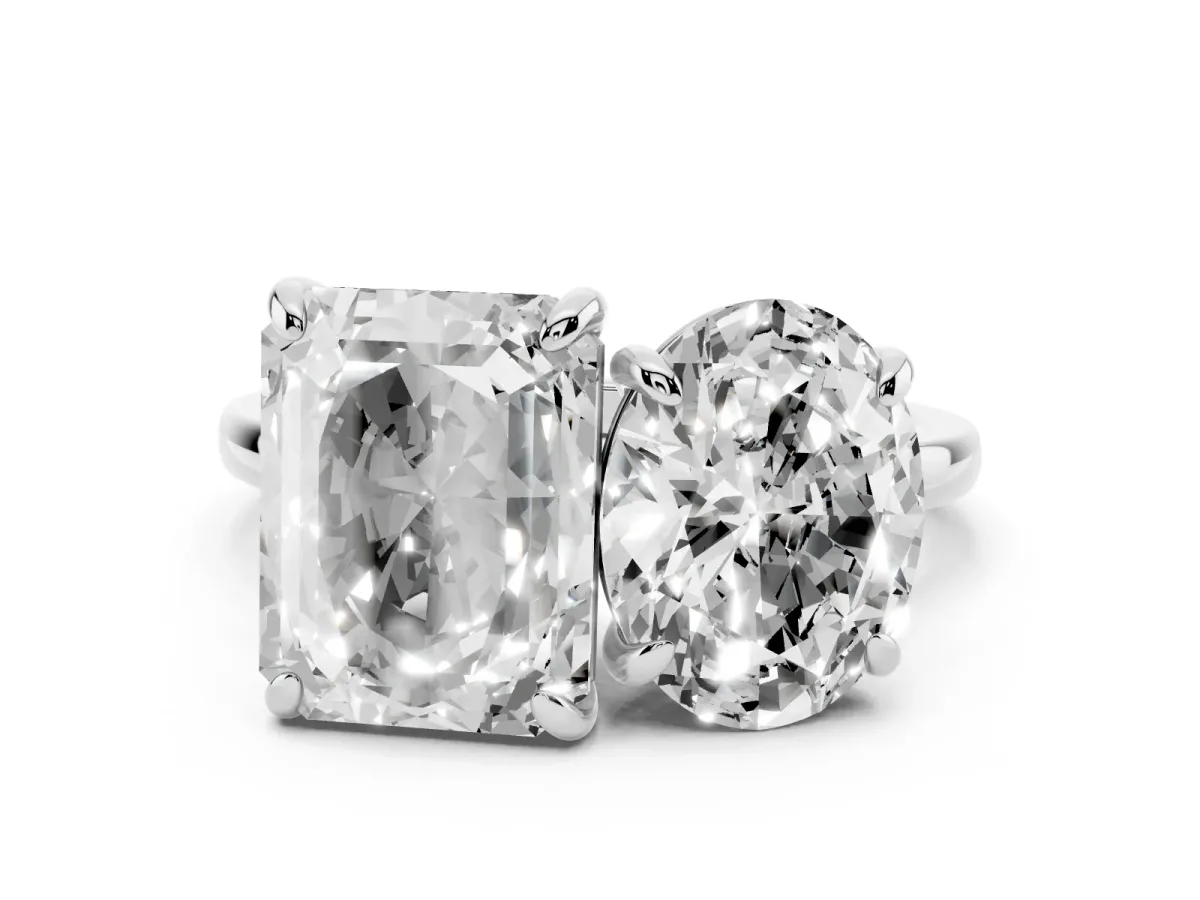 Oval and Emerald Toi Moi Ring with Prong Setting and Plain Band Silver