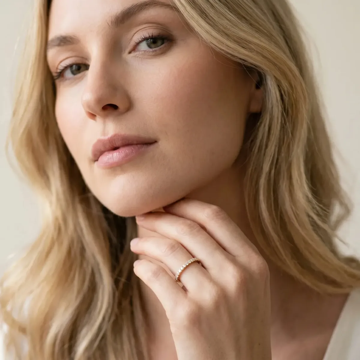 Round Diamond Pavé Eternity Band with Micro-Prong Setting Yellow gold