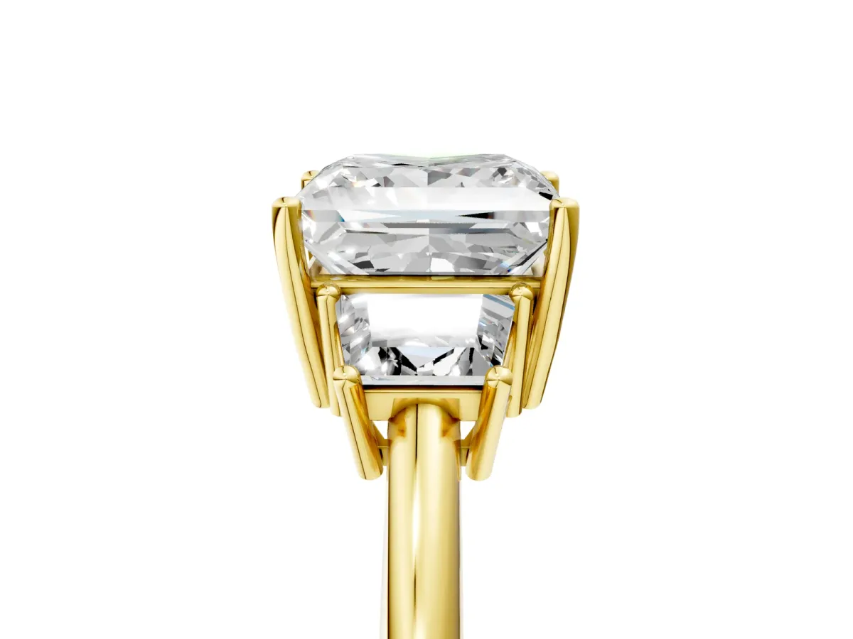 Princess Cut Diamond Three-Stone Ring with Trapezoid Side Stones and Prong Setting Yellow gold