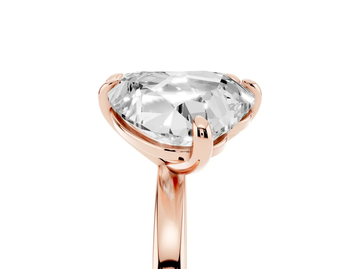 Emerald and Heart Toi Moi Ring with Prong Setting and Plain Band Rose gold