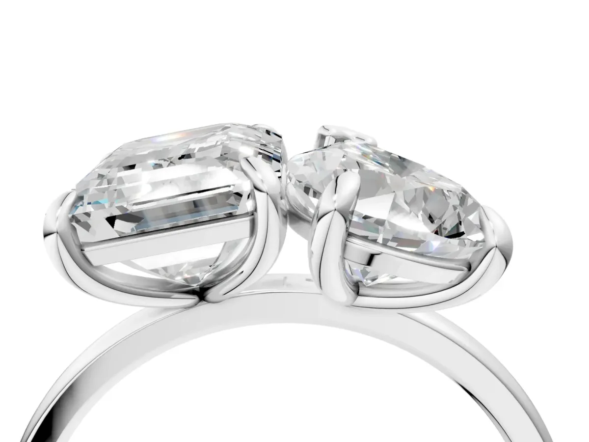 Pear and Emerald Toi Moi Ring with Prong Setting and Plain Band White gold
