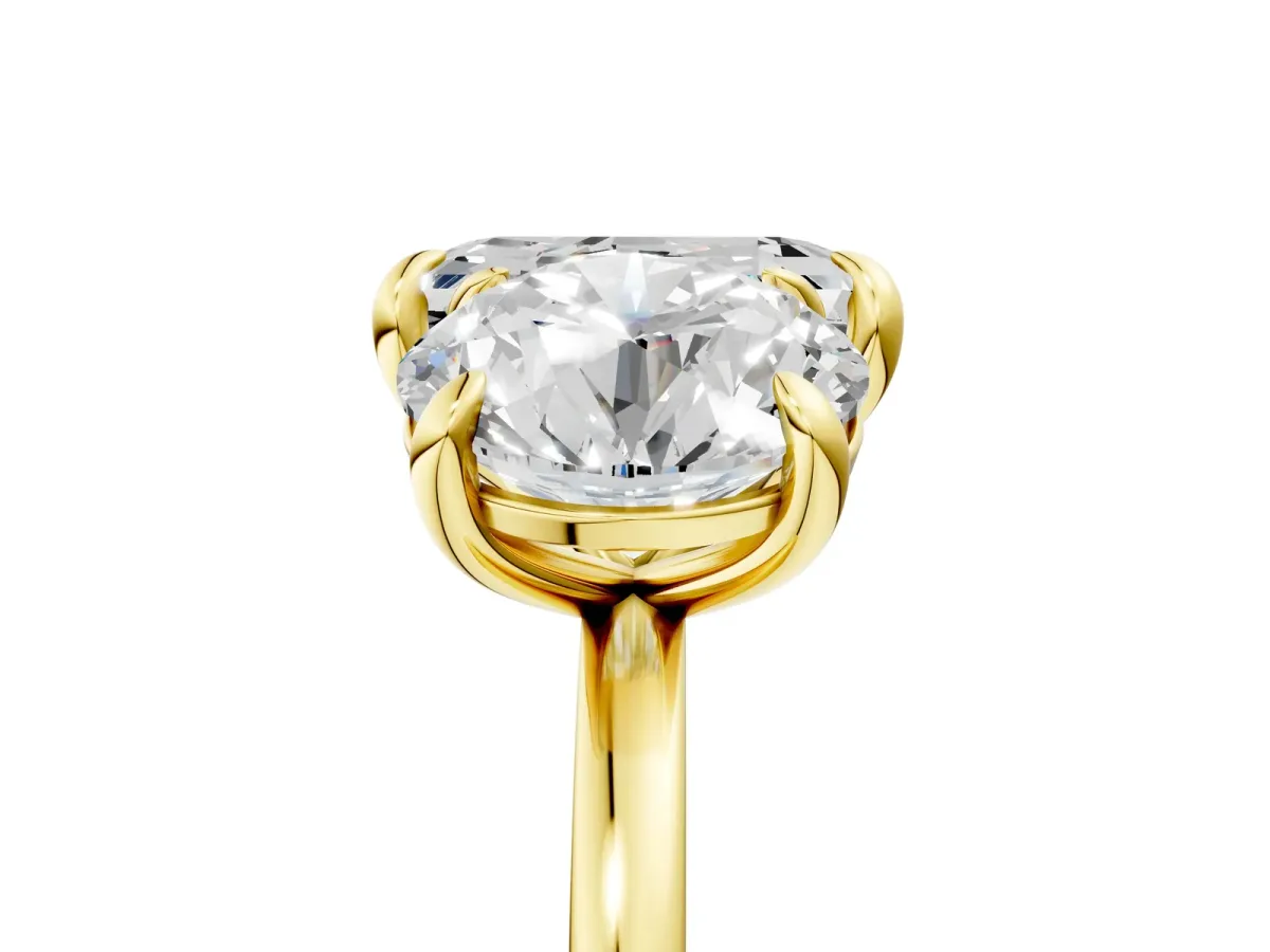 Round and Emerald Toi Moi Ring with Prong Setting and Plain Band Yellow gold