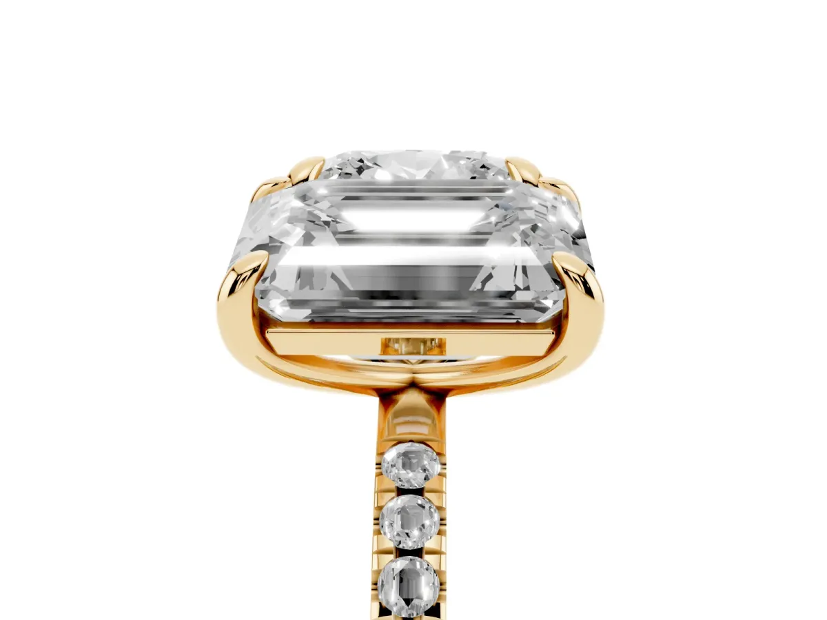 Cushion and Emerald Toi Moi Ring with Prong Setting and Pave Band Yellow gold