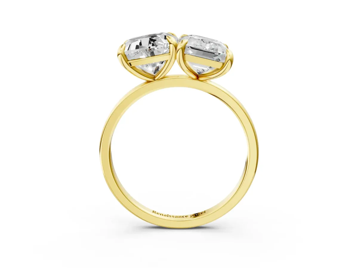 Cushion and Emerald Toi Moi Ring with Prong Setting and Plain Band Yellow gold