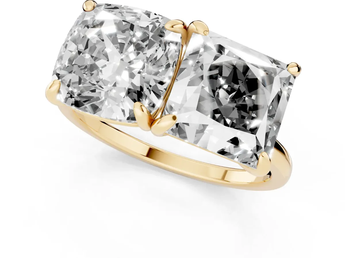 Cushion and Princess Toi Moi Ring with Prong Setting and Plain Band Yellow gold