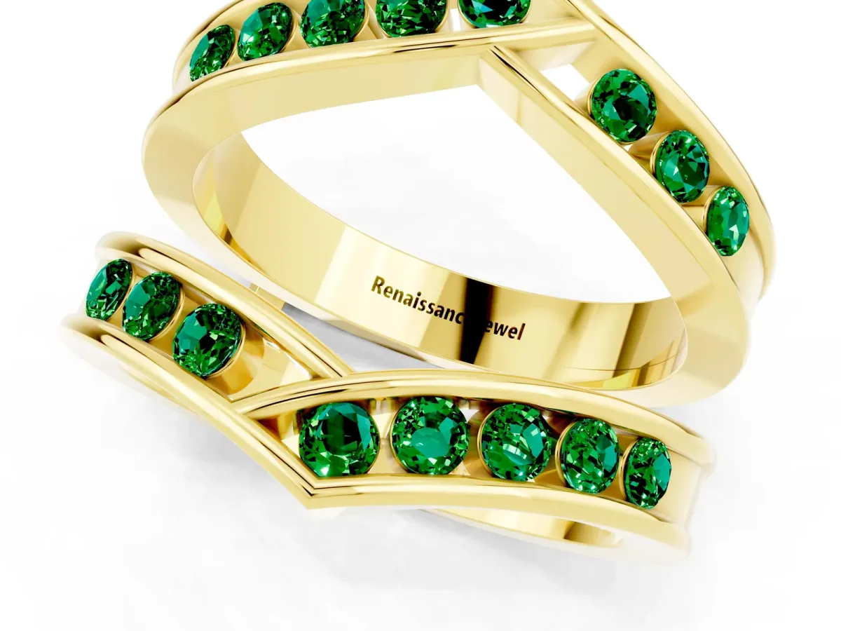 Round Emerald Channel-Set Chevron Band Yellow gold