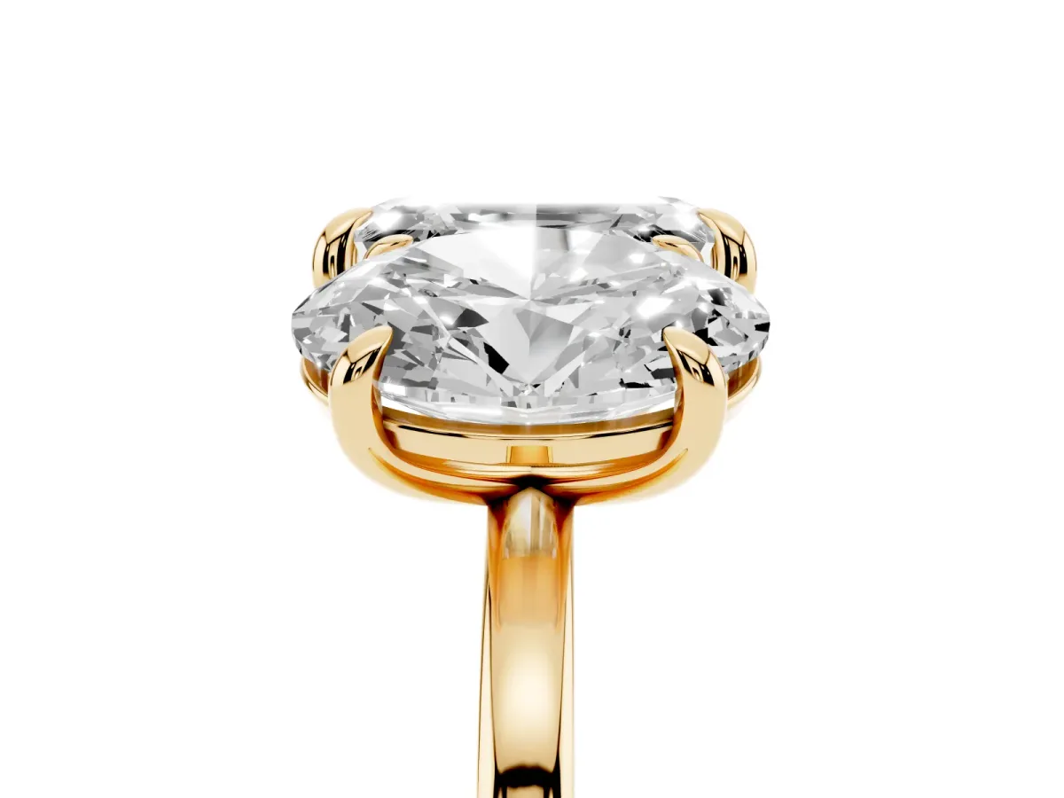 Oval and Emerald Toi Moi Ring with Prong Setting and Plain Band Yellow gold