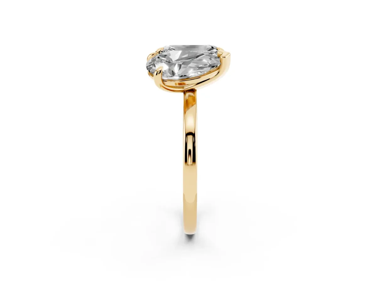 Pear and Emerald Toi Moi Ring with Prong Setting and Plain Band Yellow gold