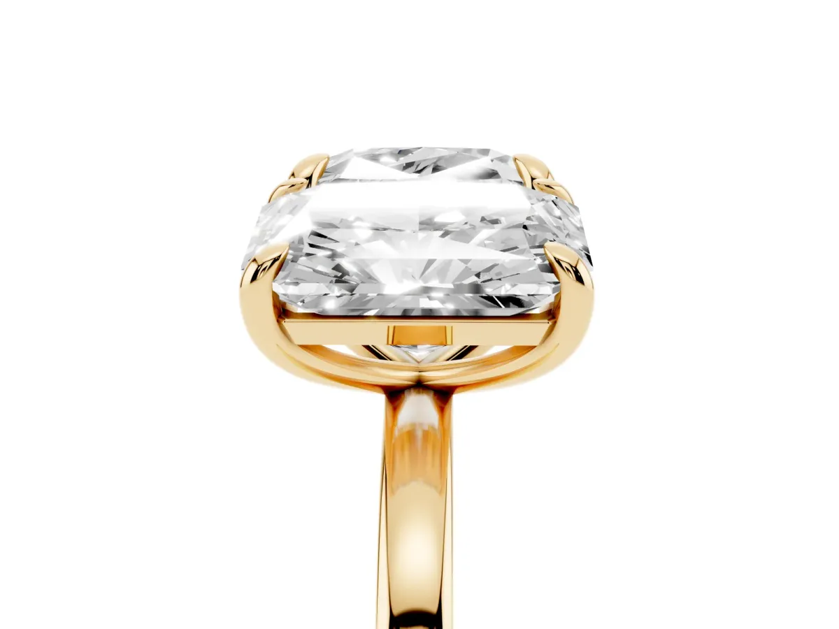 Cushion and Radiant Toi Moi Ring with Prong Setting and Plain Band Yellow gold