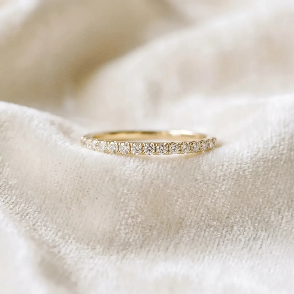Round Diamond Pavé Set Thin Band Yellow gold