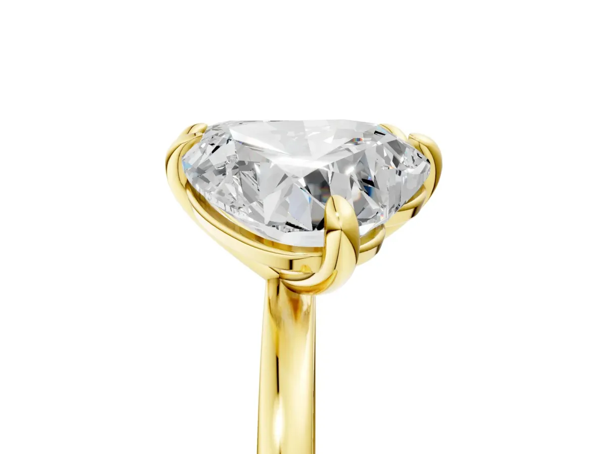 Emerald and Heart Toi Moi Ring with Prong Setting and Plain Band Yellow gold