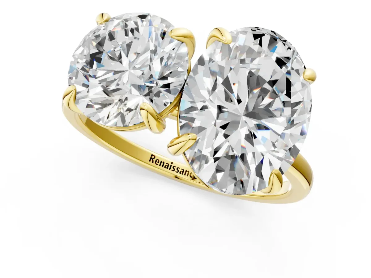 Round and Oval Toi Moi Ring with Prong Setting and Plain Band Yellow gold
