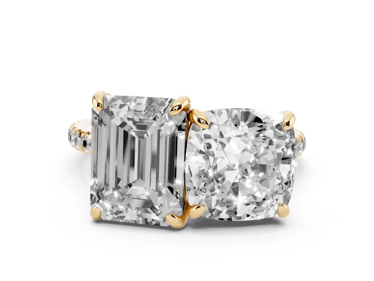 Cushion and Emerald Toi Moi Ring with Prong Setting and Pave Band Yellow gold