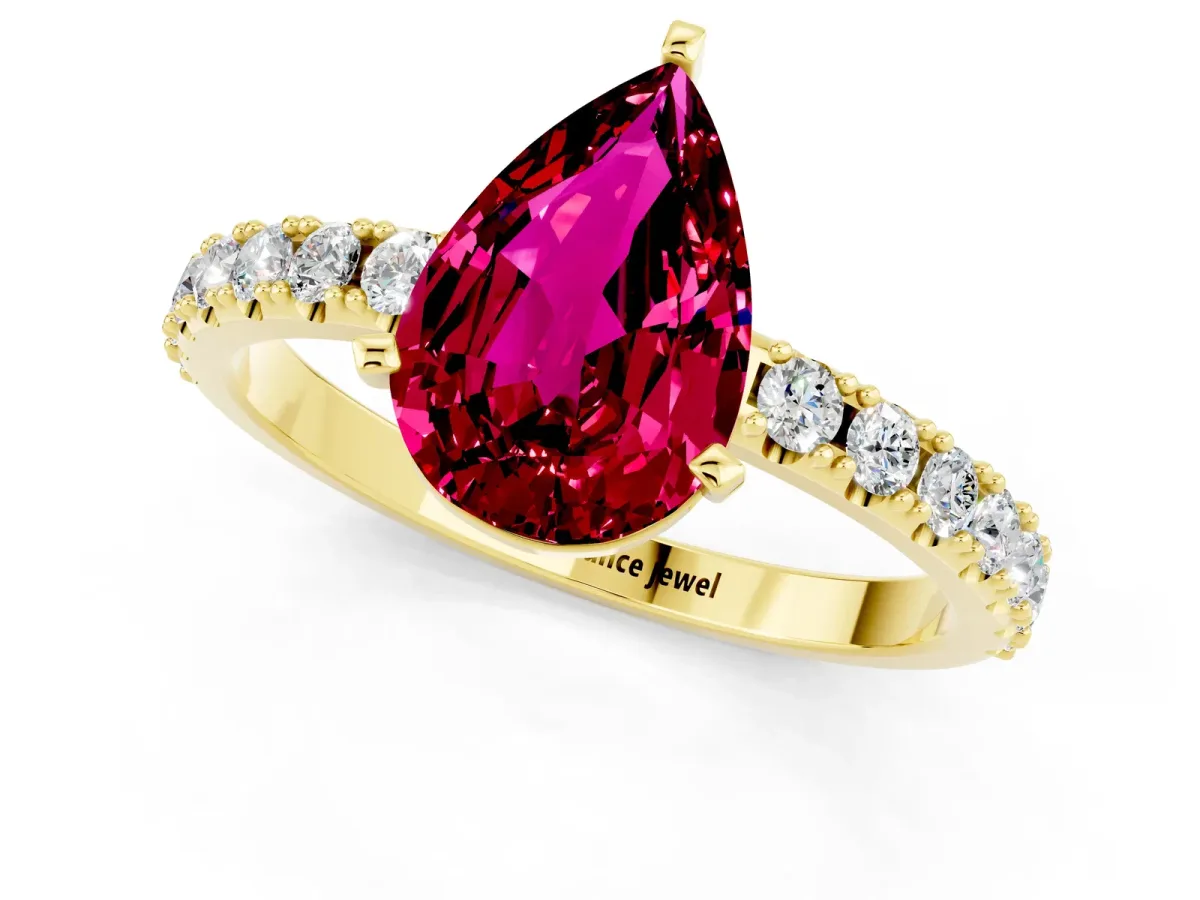 Pear Cut Garnet Solitaire Pavé Band with Four-Prong Setting Yellow gold