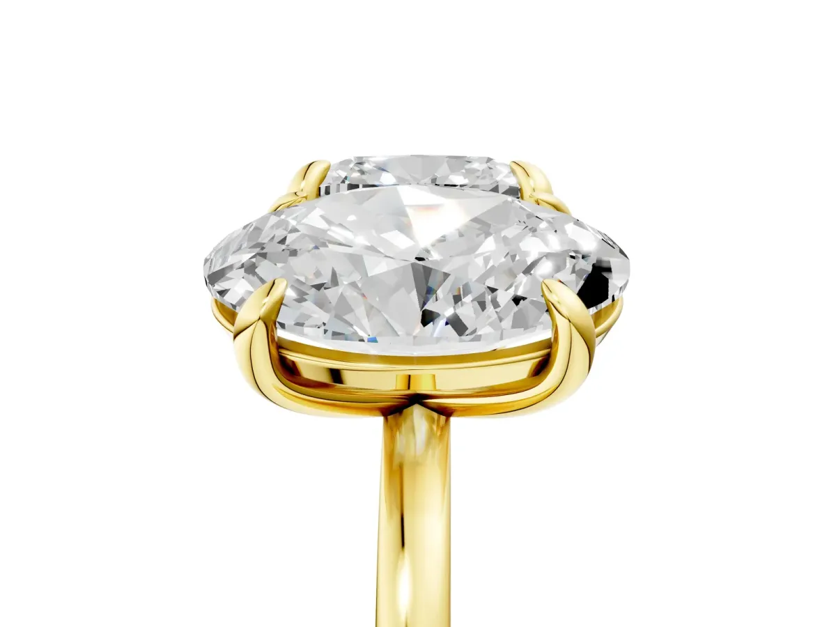 Oval and Cushion Toi Moi Ring with Prong Setting and Plain Band Yellow gold
