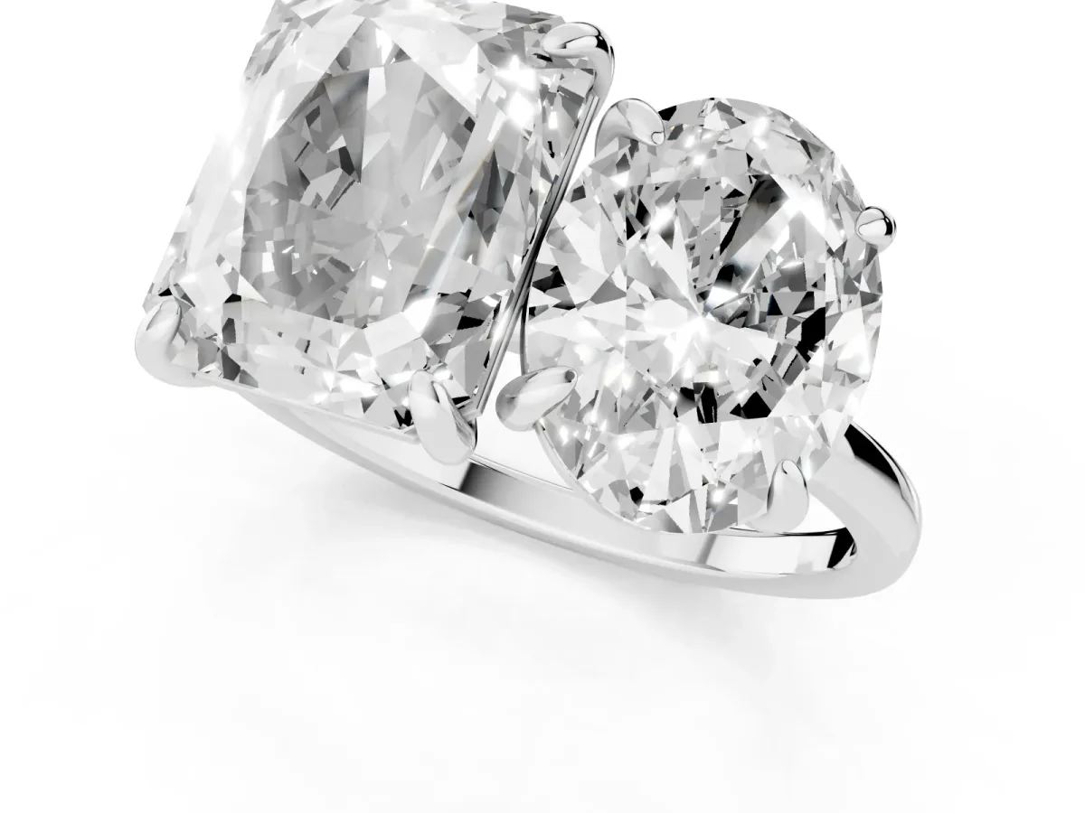 Oval and Emerald Toi Moi Ring with Prong Setting and Plain Band Silver