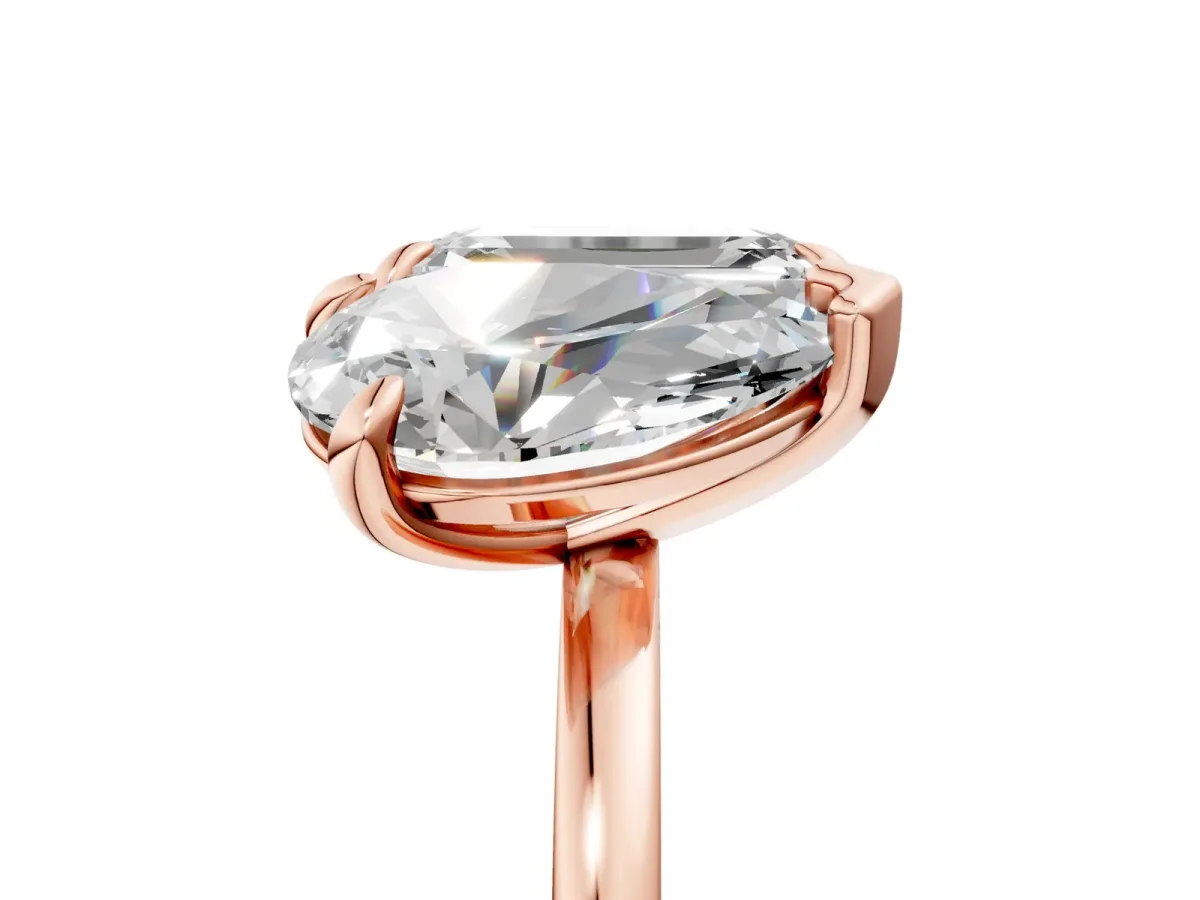 Pear and Emerald Toi Moi Ring with Prong Setting and Plain Band Rose gold