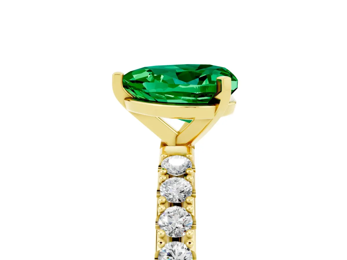 Heart Cut Emerald Solitaire Pavé Band with Four-Prong Setting Yellow gold