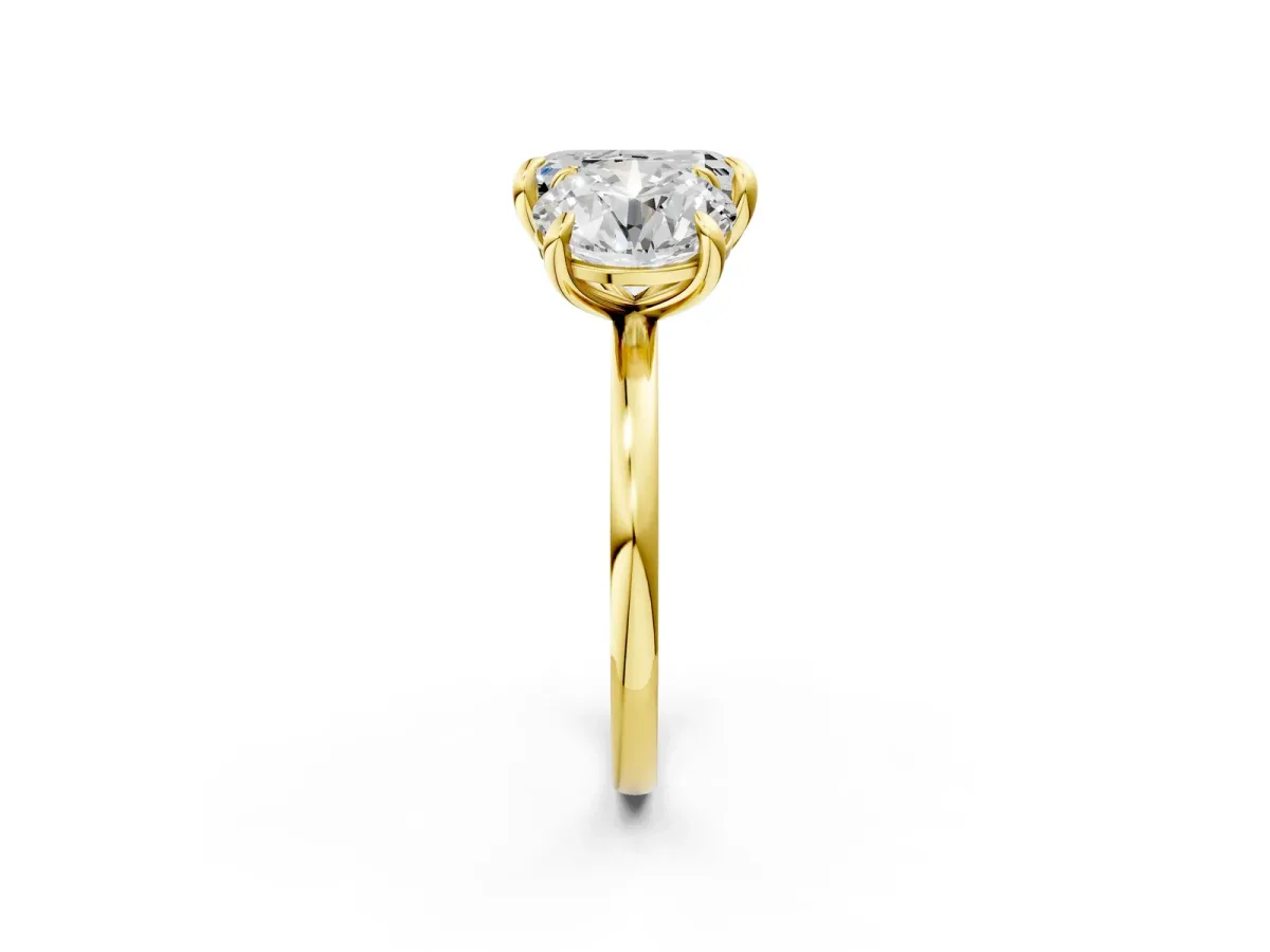Round and Emerald Toi Moi Ring with Prong Setting and Plain Band Yellow gold