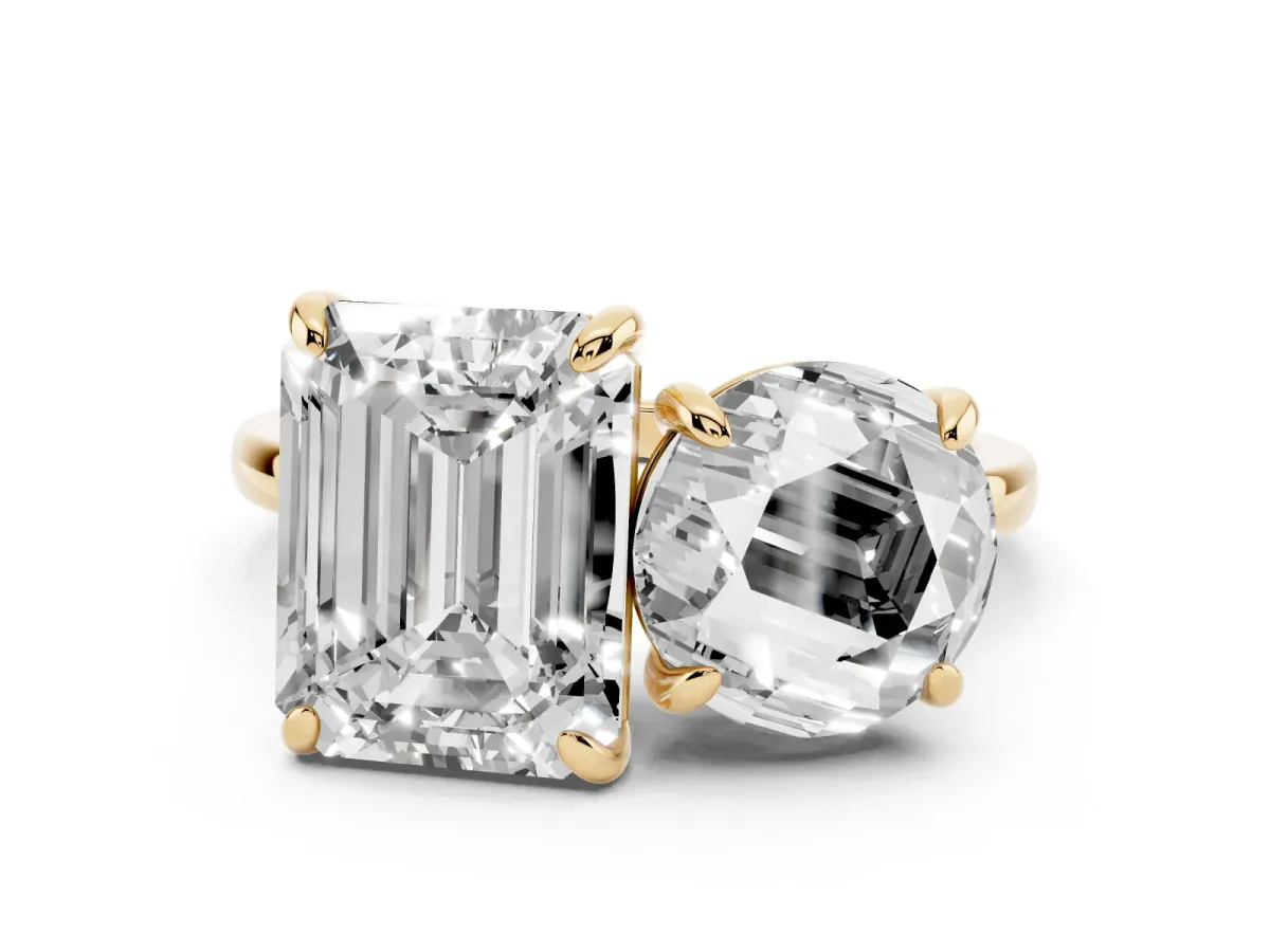 Round and Emerald Toi Moi Ring with Prong Setting and Plain Band Yellow gold