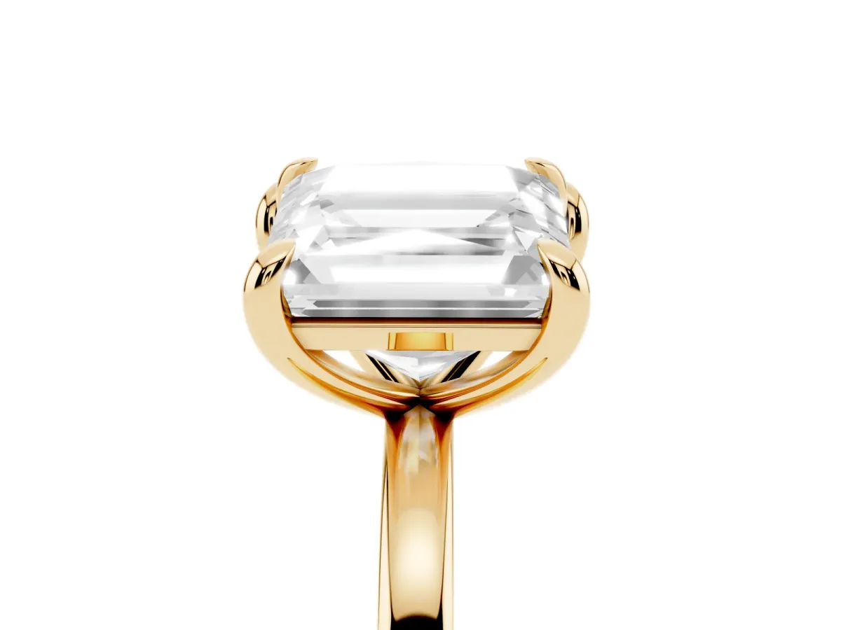 Emerald and Princess Toi Moi Ring with Prong Setting and Plain Band Yellow gold
