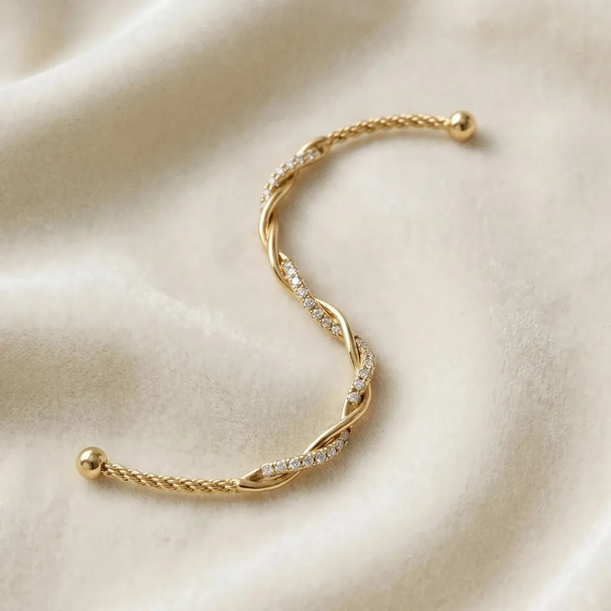 Twisted Diamond Round-Cut Cable Chain Bracelet with Bezel Setting Yellow gold