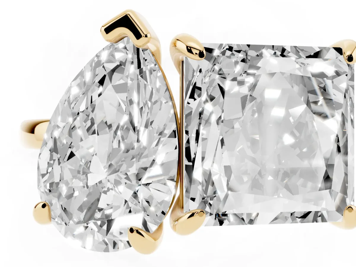 Pear and Princess Toi Moi Ring with Prong Setting and Plain Band Yellow gold