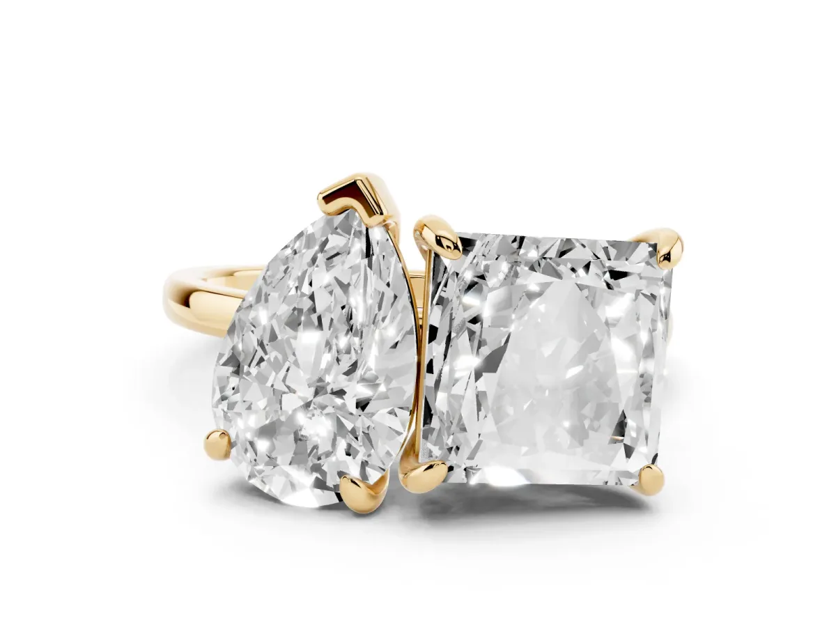 Pear and Princess Toi Moi Ring with Prong Setting and Plain Band Yellow gold
