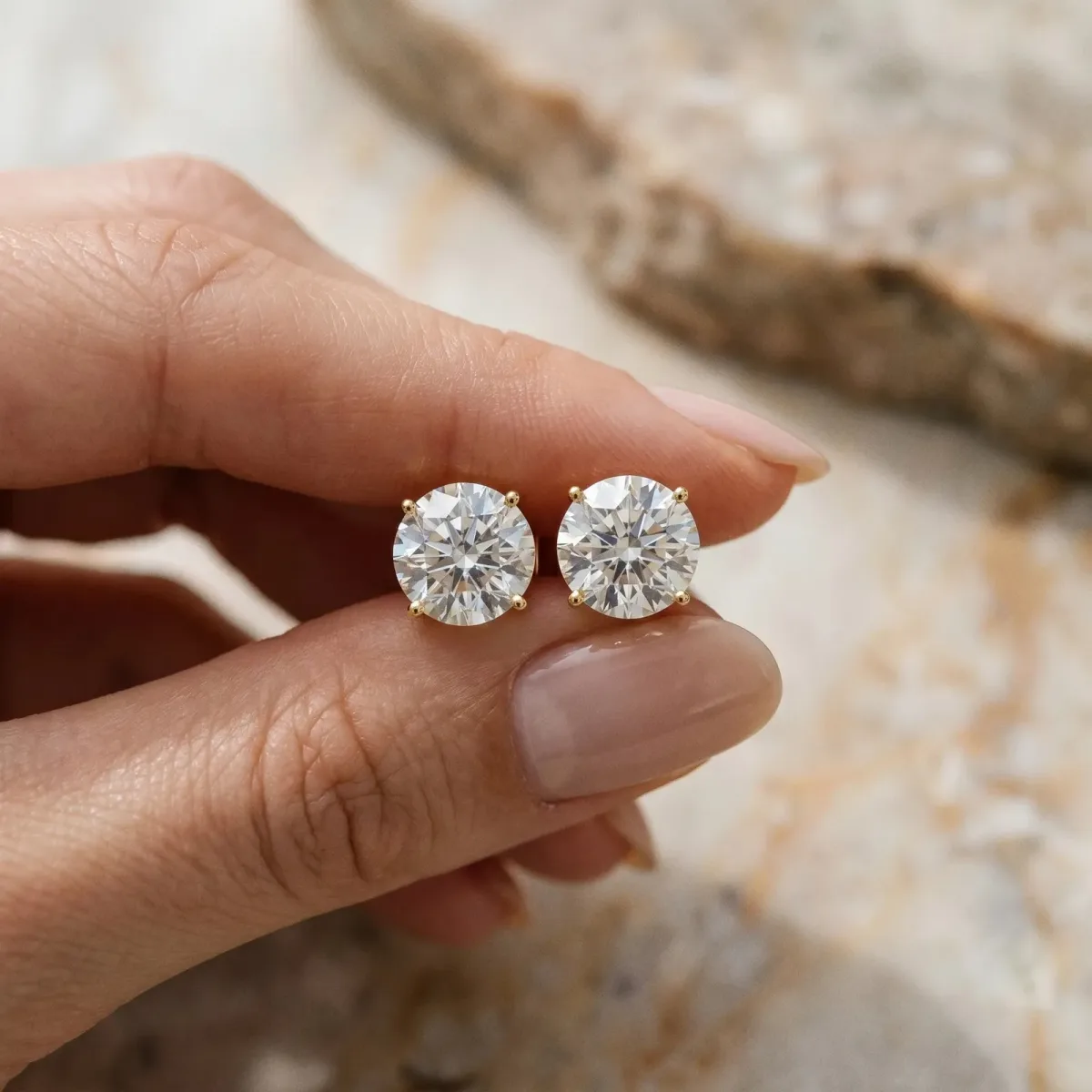 Round Cut Diamond Stud Earrings Yellow gold