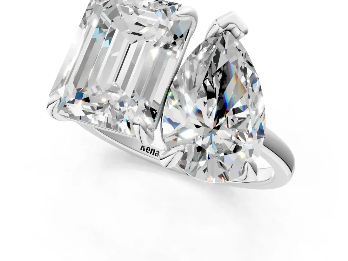Pear and Emerald Toi Moi Ring with Prong Setting and Plain Band White gold
