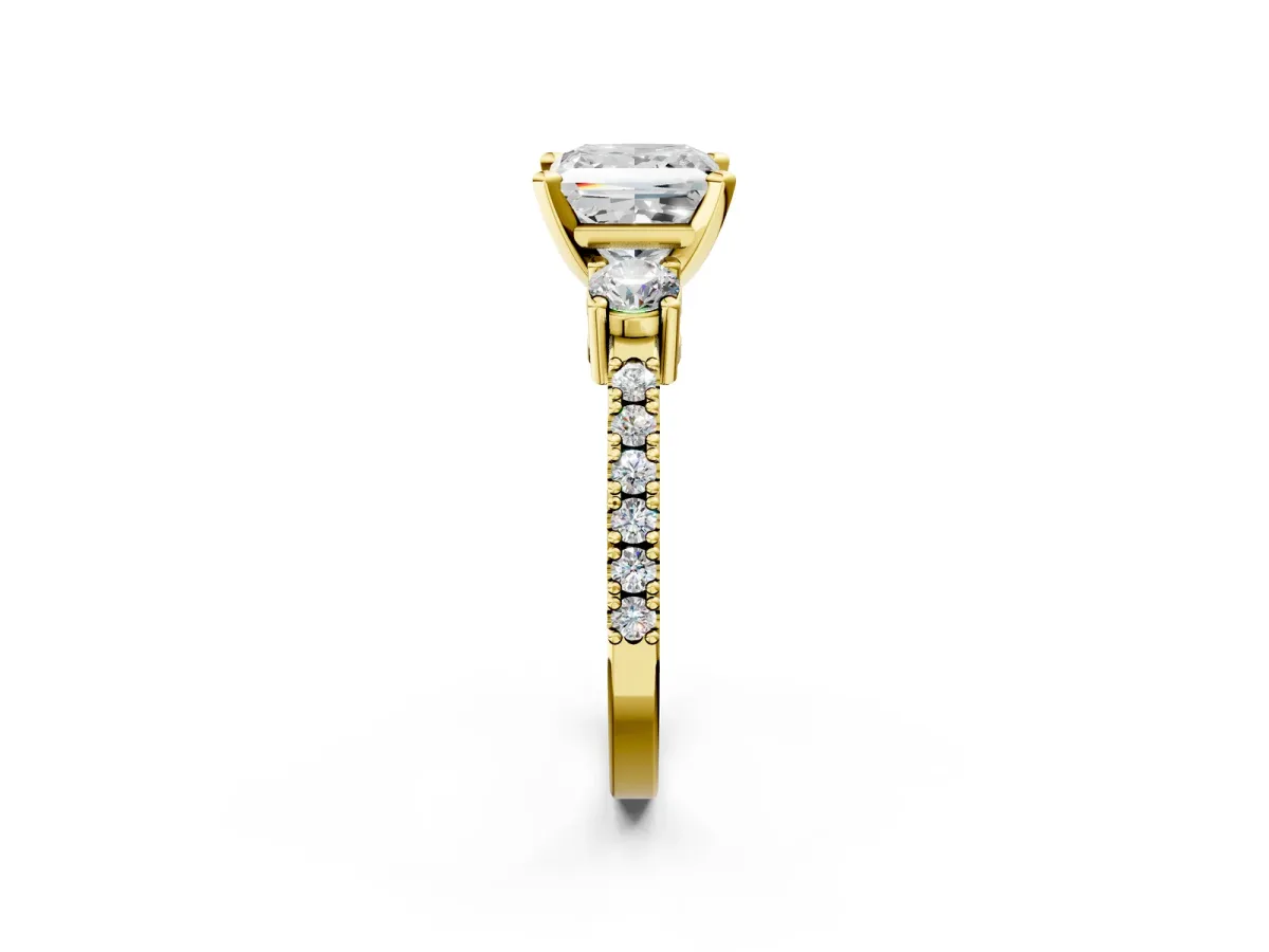 Princess Cut Cut Three-Stone Diamond Pavé Band with Prong Setting Yellow gold