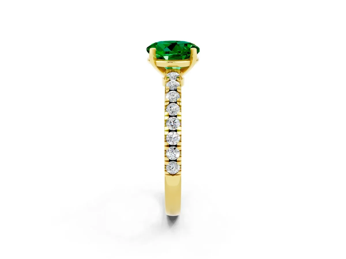 Round Cut Solitaire Emerald with Pavé Band and Four-Prong Setting Yellow gold