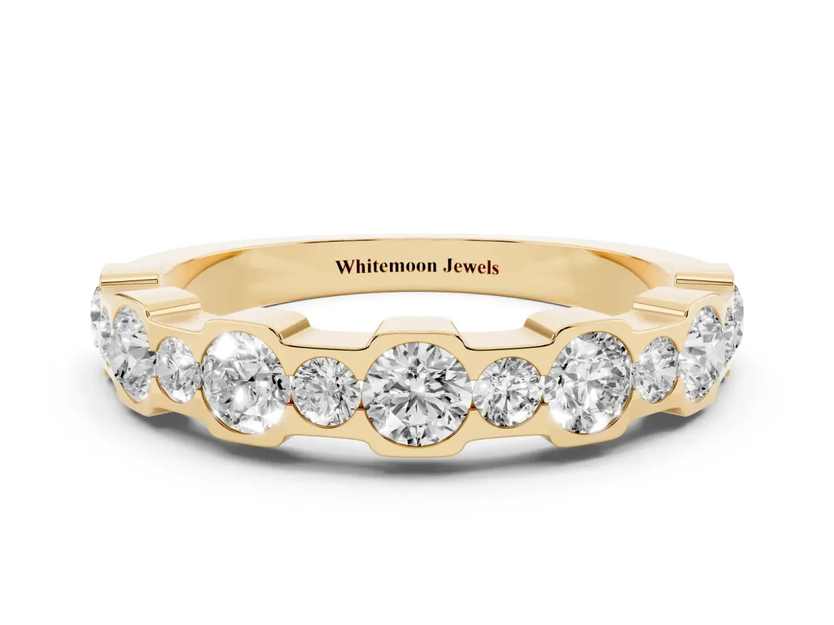 Round Diamond Promise Ring with Round Diamond Accents Yellow gold