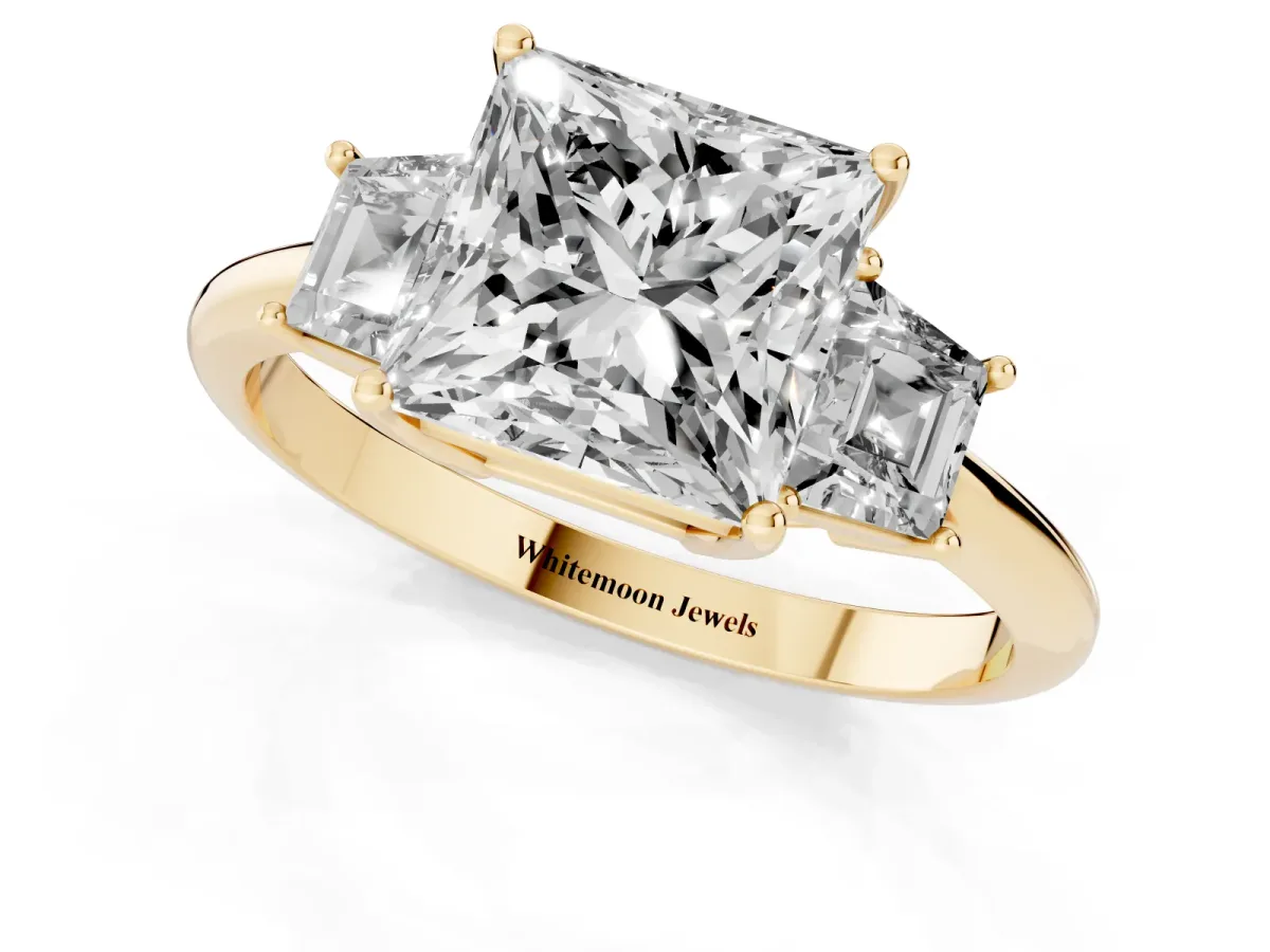 Princess Cut Diamond Three-Stone Ring with Trapezoid Side Stones and Prong Setting Yellow gold