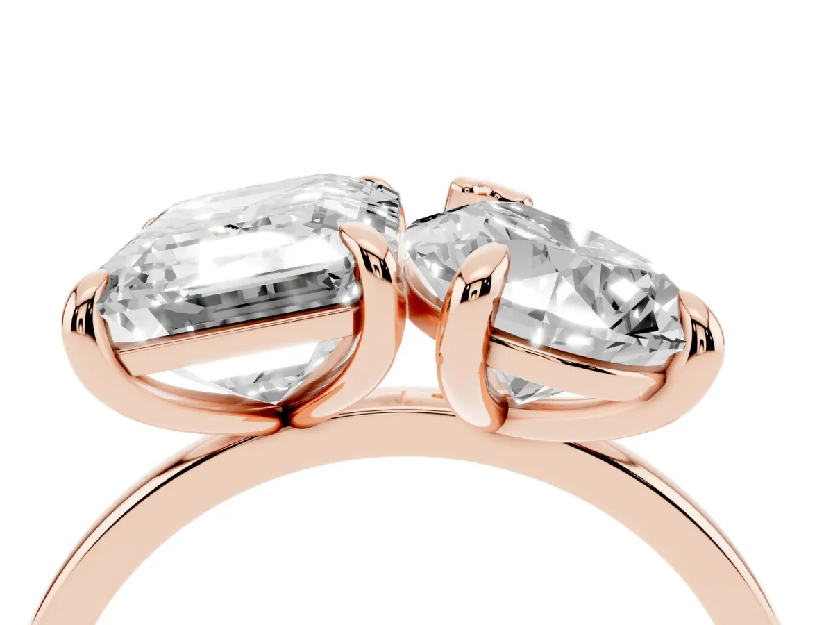 Pear and Emerald Toi Moi Ring with Prong Setting and Plain Band Rose gold